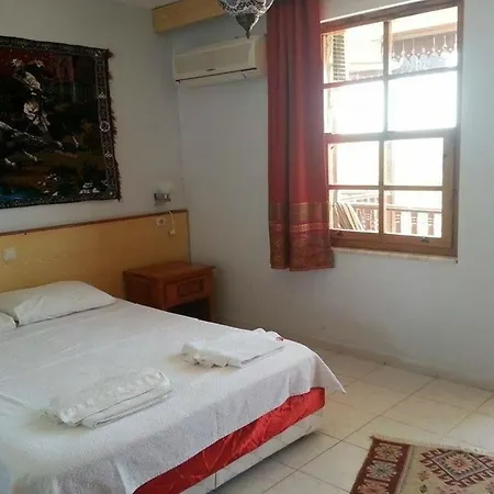 Ilhan Hotel 2*