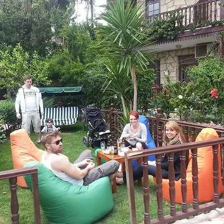 Ilhan Hotel 2*
