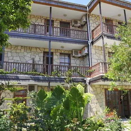 Ilhan Hotel 2*